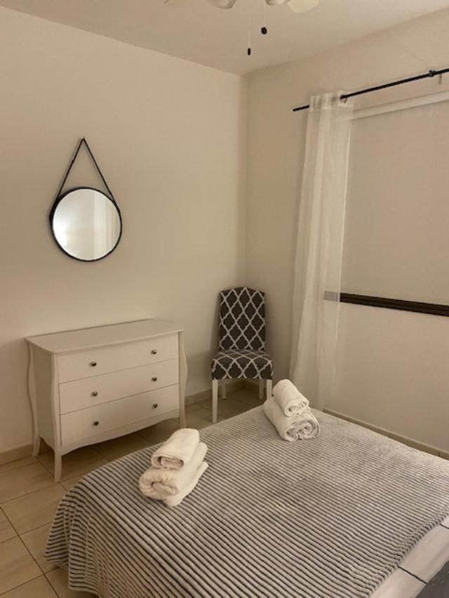 1 Bedroom Garden Flat, Sleeps 4 Paphos Exteriör bild