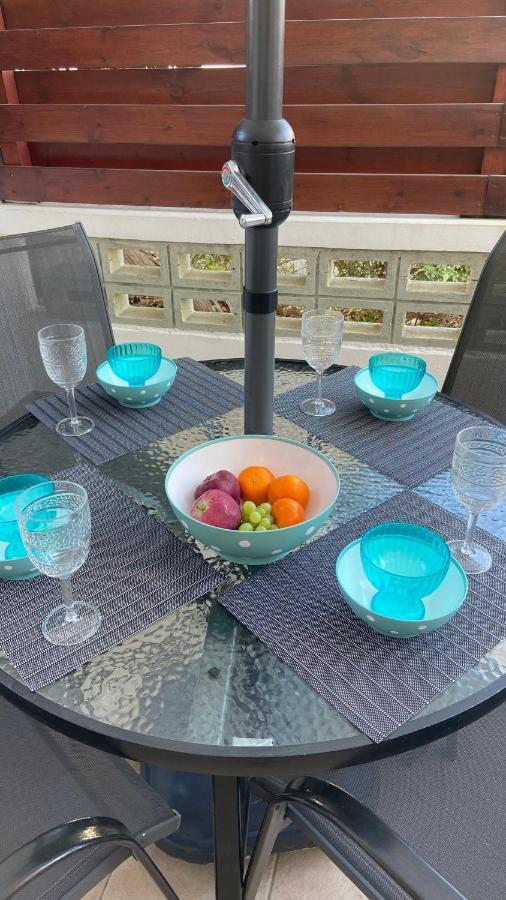 1 Bedroom Garden Flat, Sleeps 4 Paphos Exteriör bild