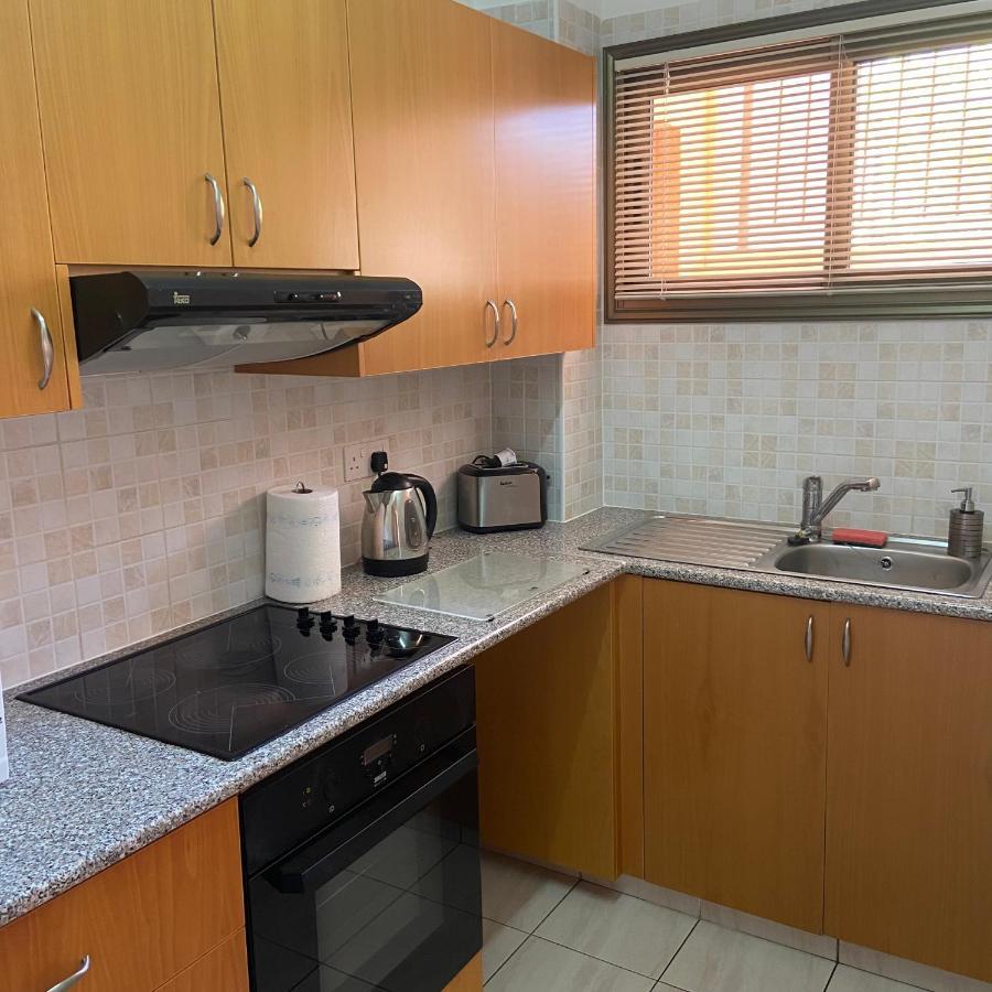 1 Bedroom Garden Flat, Sleeps 4 Paphos Exteriör bild