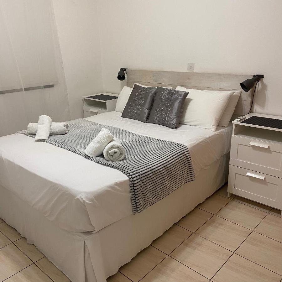 1 Bedroom Garden Flat, Sleeps 4 Paphos Exteriör bild