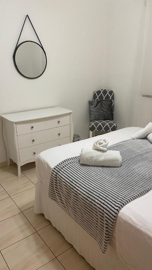1 Bedroom Garden Flat, Sleeps 4 Paphos Exteriör bild