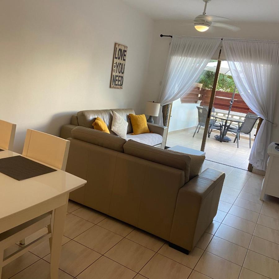 1 Bedroom Garden Flat, Sleeps 4 Paphos Exteriör bild