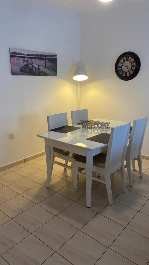 1 Bedroom Garden Flat, Sleeps 4 Paphos Exteriör bild