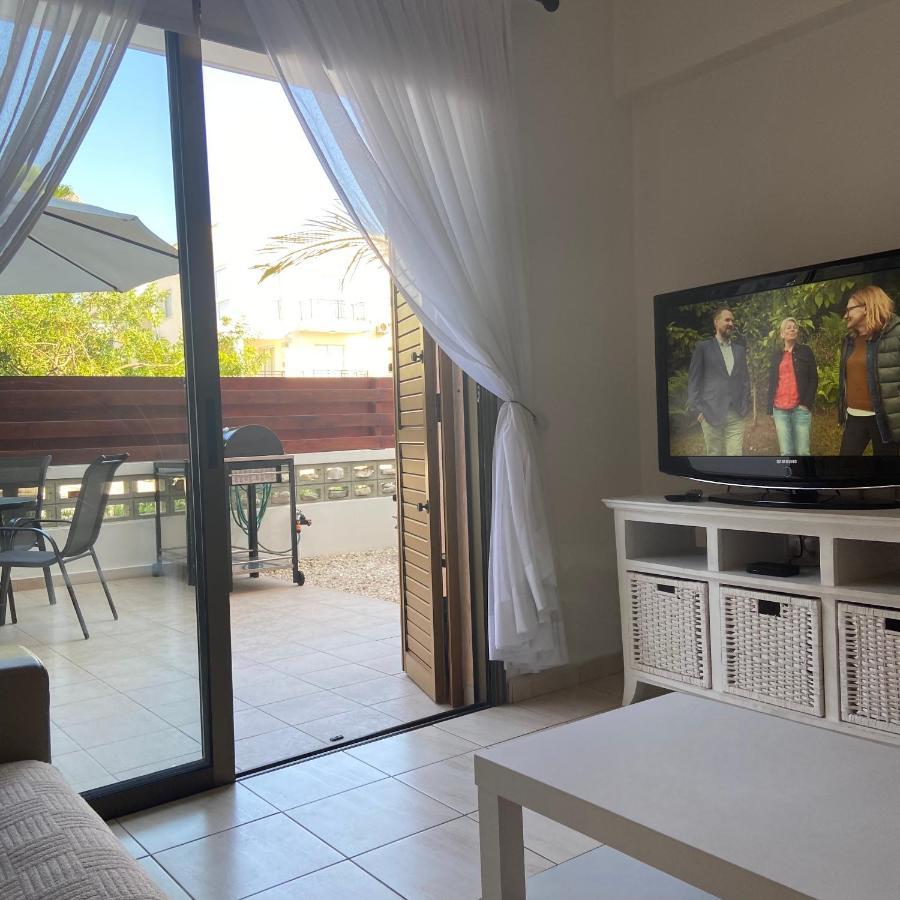1 Bedroom Garden Flat, Sleeps 4 Paphos Exteriör bild