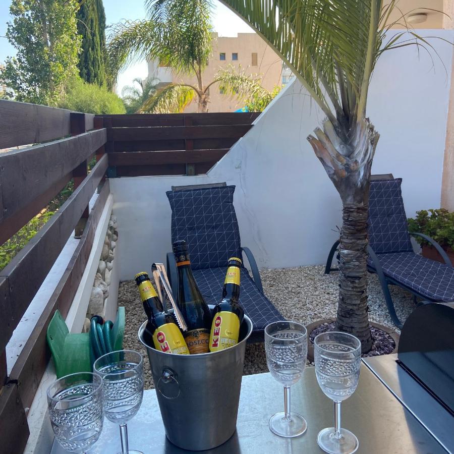 1 Bedroom Garden Flat, Sleeps 4 Paphos Exteriör bild